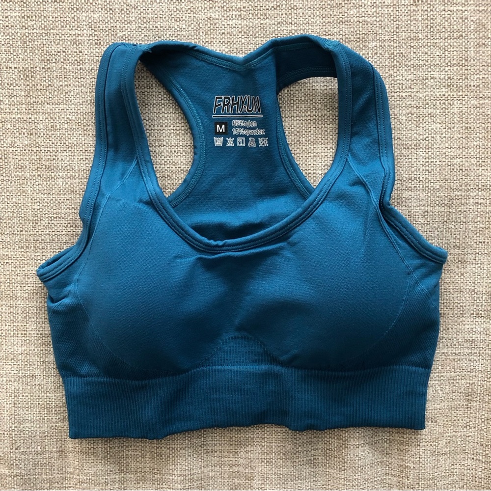 Women’s Sports Bra Women’s Size M Green Padded With Storage Bag